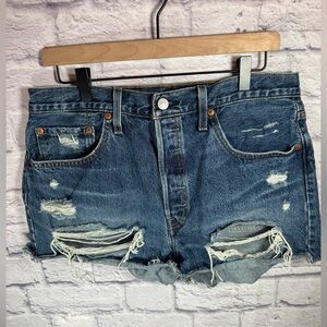 Levi’s distressed denim medium wash shorts button fly women’s size‎ 32